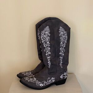 C Label Gray Heeled Boots with White Embroidery